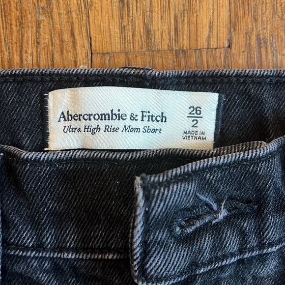 Abercrombie and Fitch Ultra High Rise Mom Short Black Denim - Picture 2 of 3